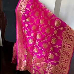 Elegant Pink and Gold Dupatta